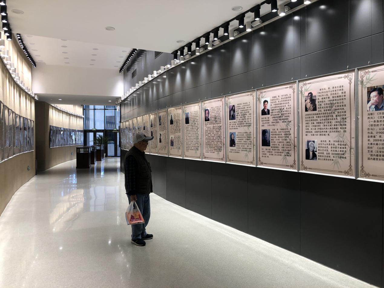【新闻稿】书香飘过70年 ——威海本土作家作品展